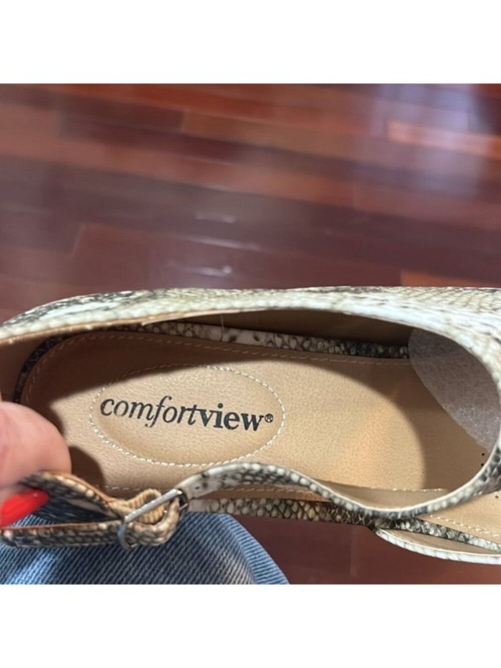 Comfort View Snake Skin design pumps low heel NWOT Size 10 side buckle - Picture 11 of 12